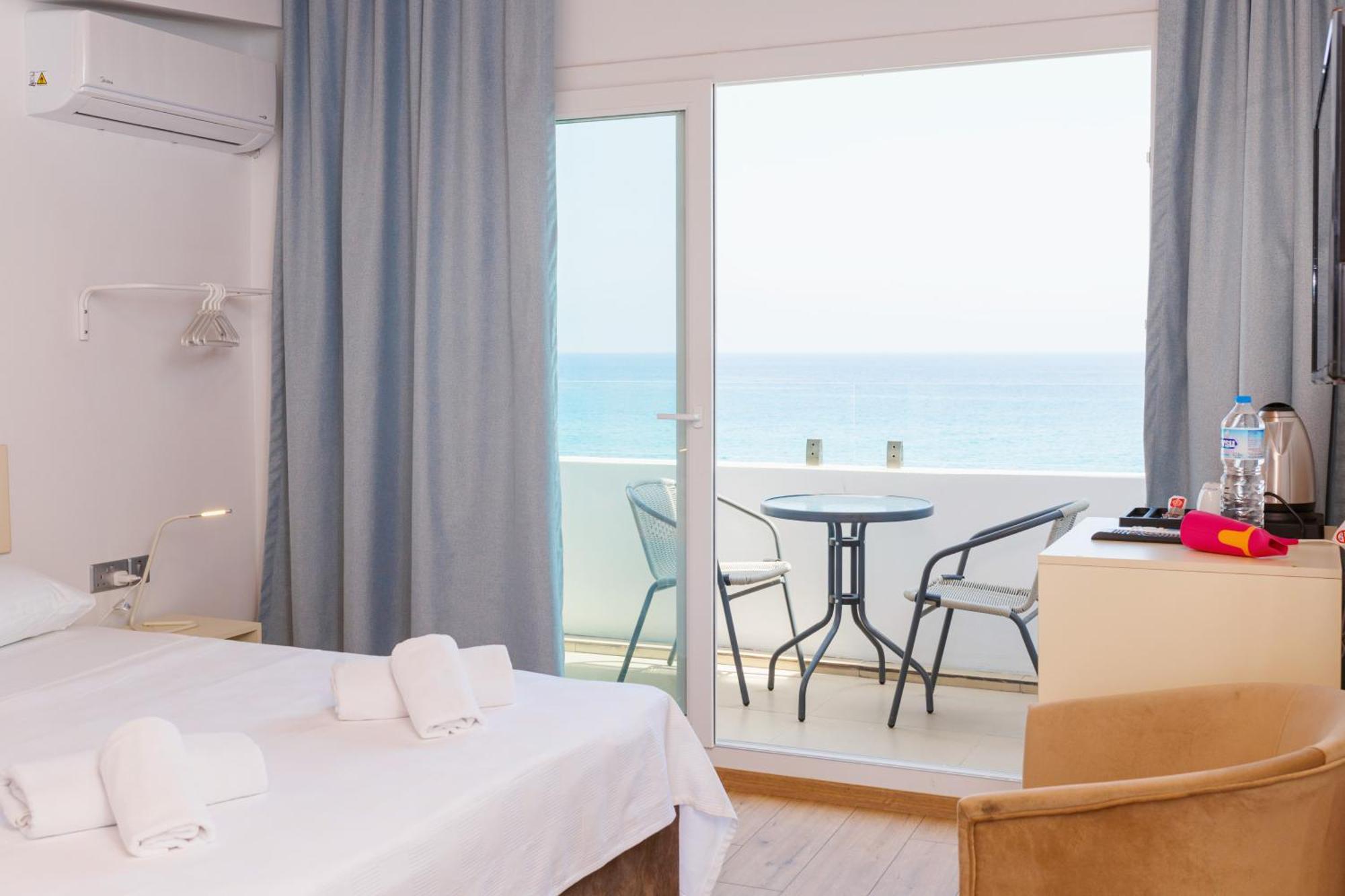 Azure Bay Hotell Ayvaryara Exteriör bild