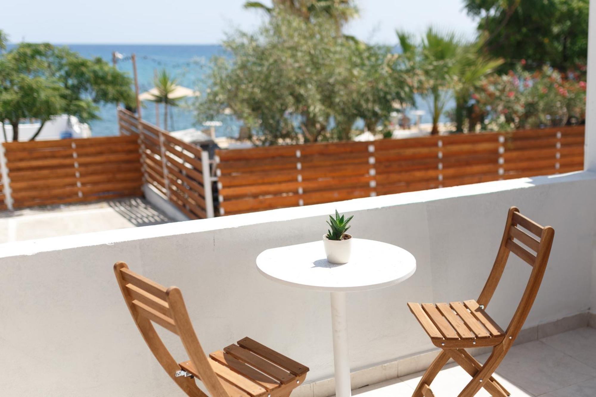 Azure Bay Hotell Ayvaryara Exteriör bild