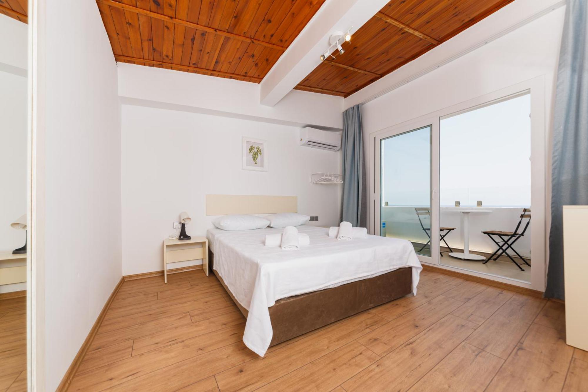 Azure Bay Hotell Ayvaryara Exteriör bild