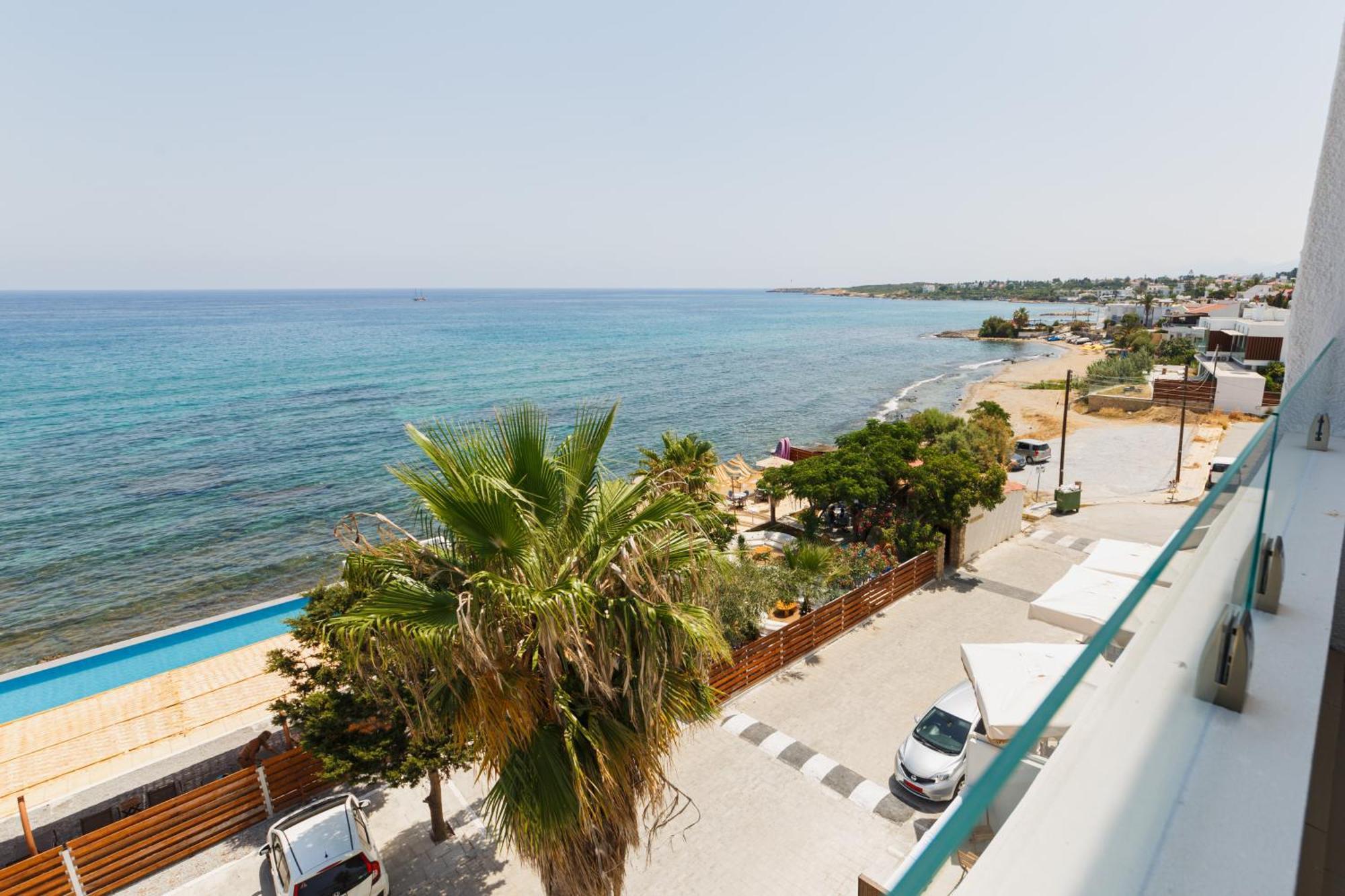 Azure Bay Hotell Ayvaryara Exteriör bild