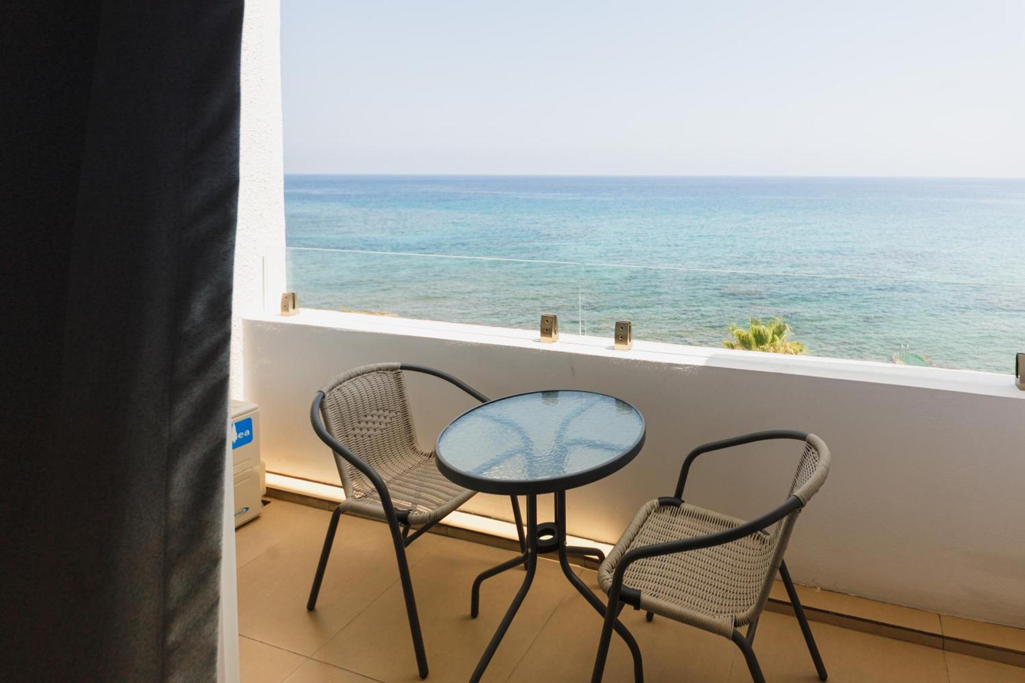Azure Bay Hotell Ayvaryara Exteriör bild