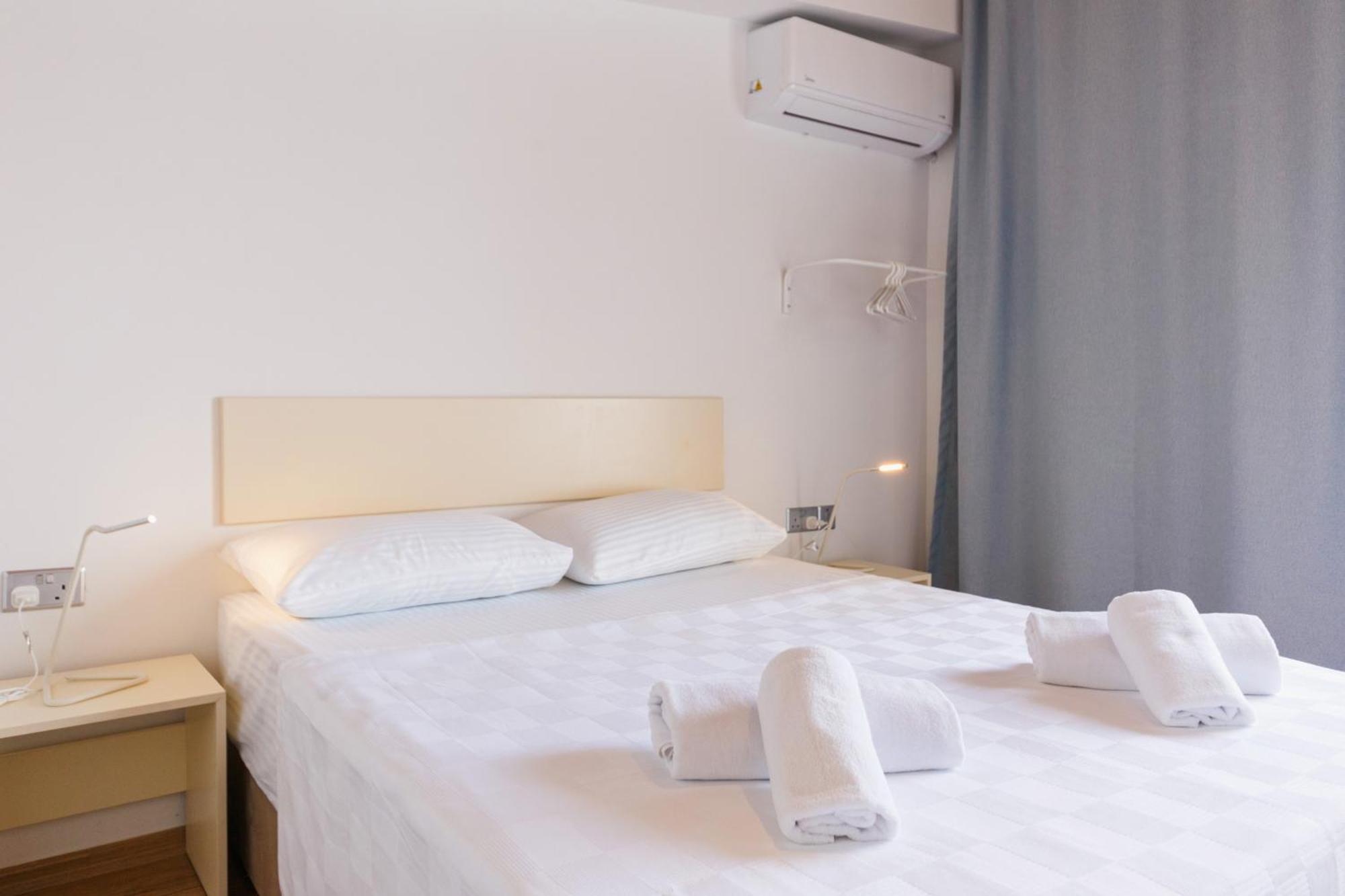 Azure Bay Hotell Ayvaryara Exteriör bild
