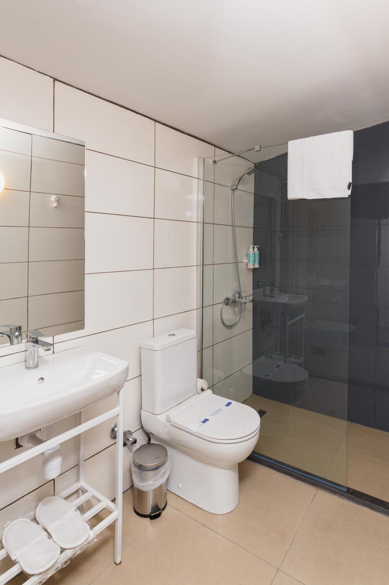 Azure Bay Hotell Ayvaryara Exteriör bild