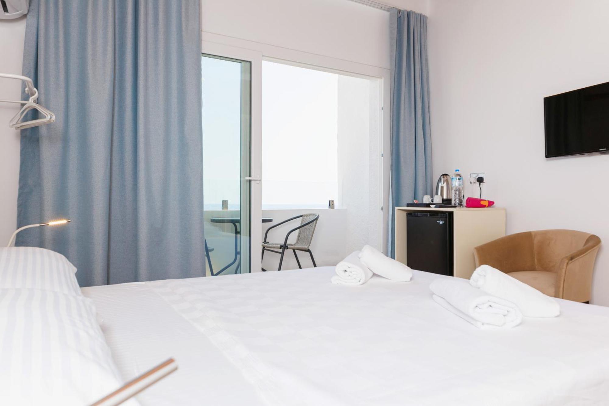 Azure Bay Hotell Ayvaryara Exteriör bild