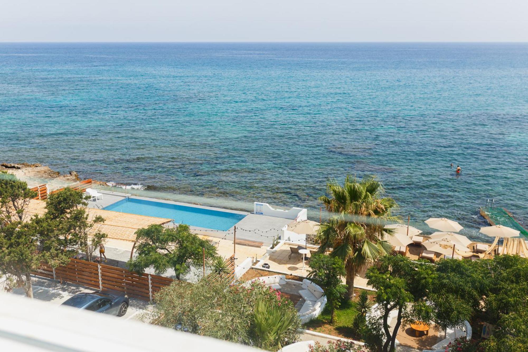 Azure Bay Hotell Ayvaryara Exteriör bild