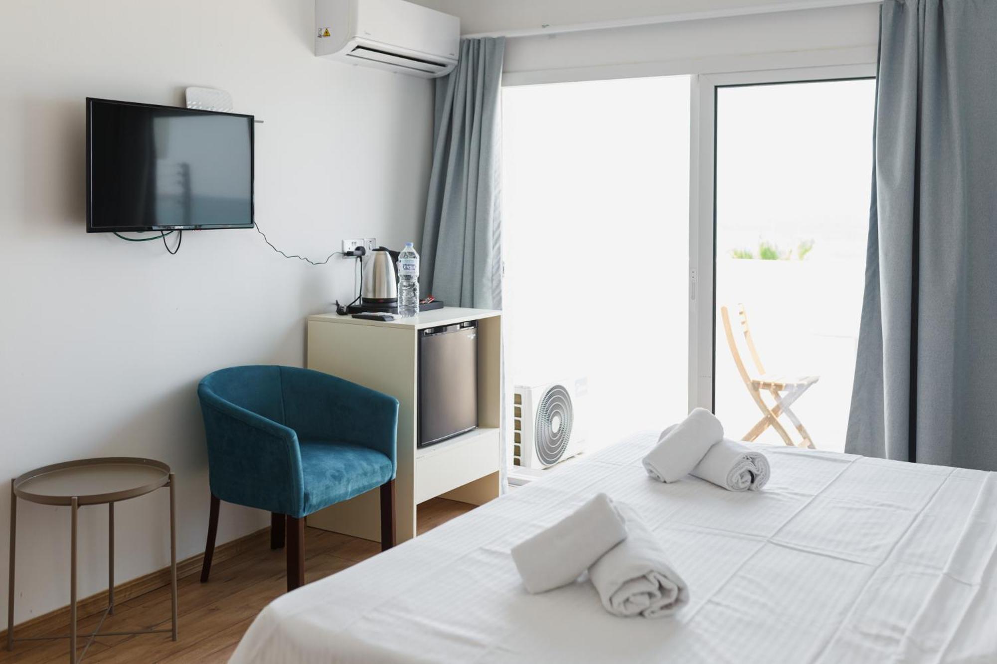 Azure Bay Hotell Ayvaryara Exteriör bild