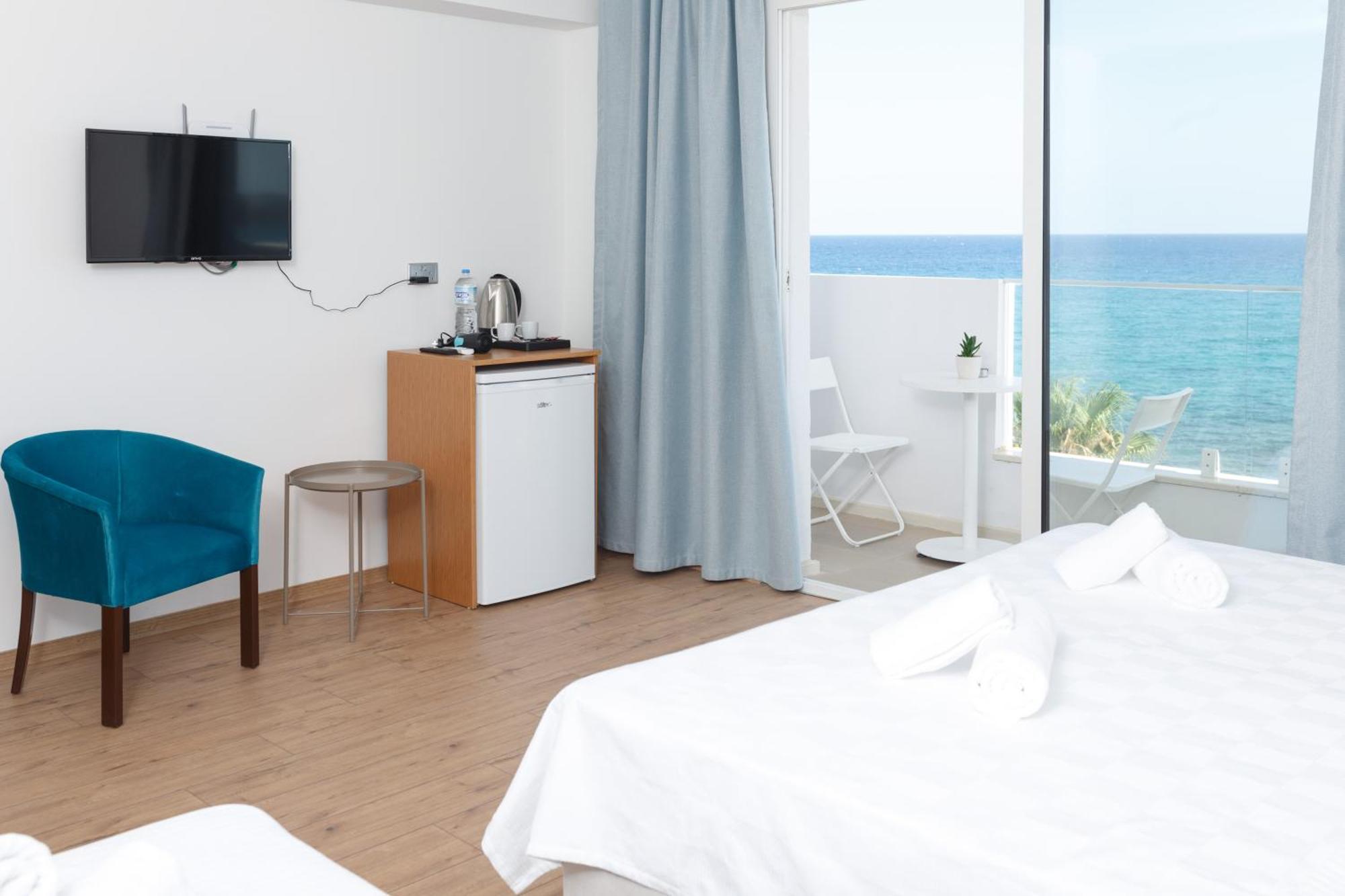 Azure Bay Hotell Ayvaryara Exteriör bild