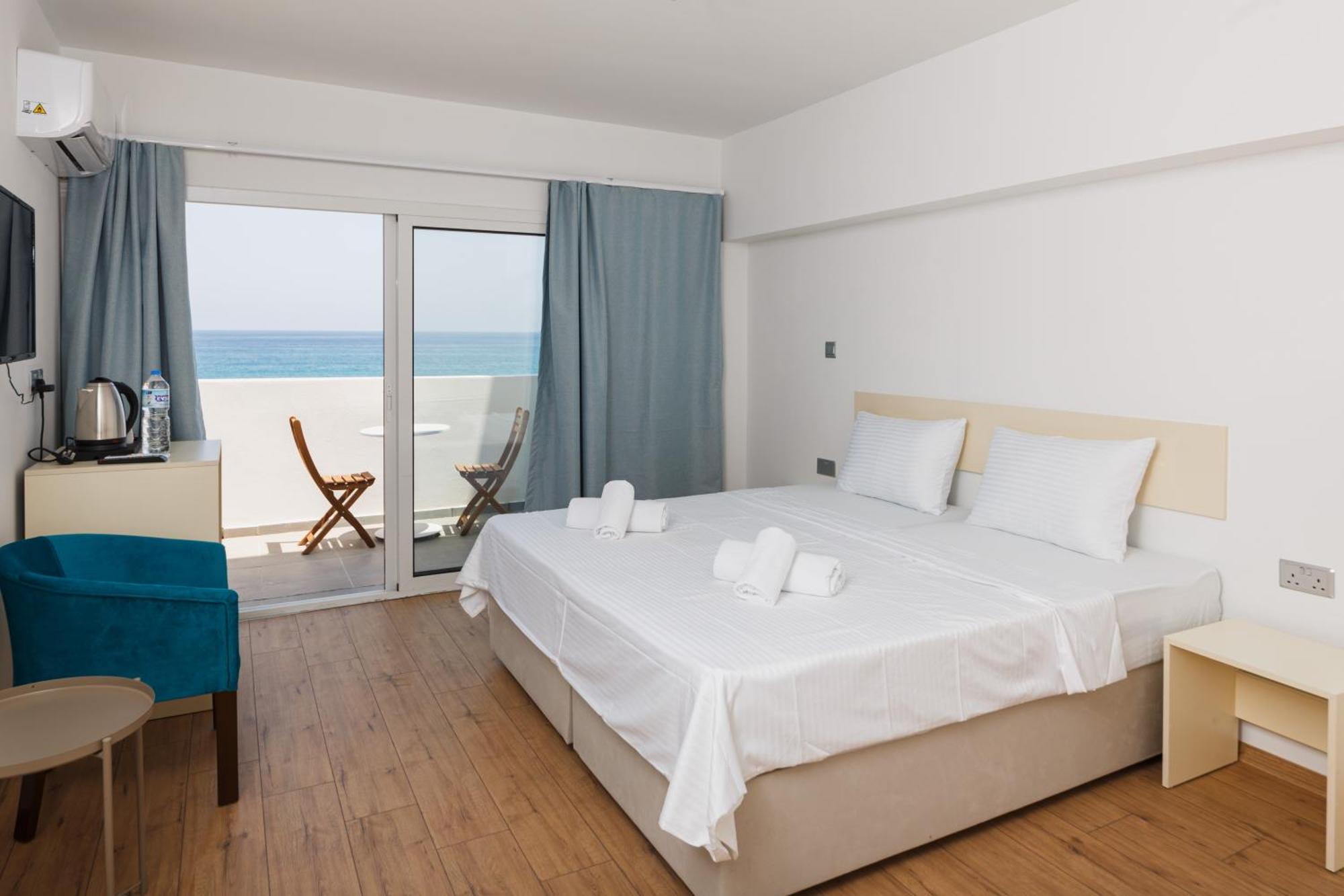 Azure Bay Hotell Ayvaryara Exteriör bild