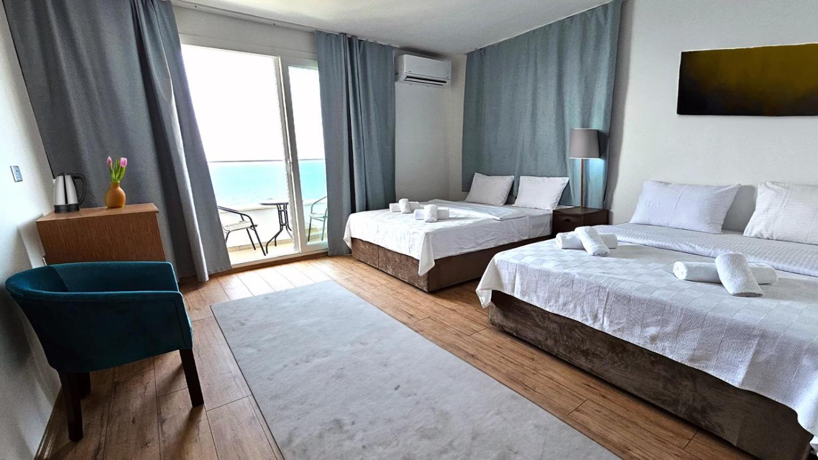 Azure Bay Hotell Ayvaryara Exteriör bild