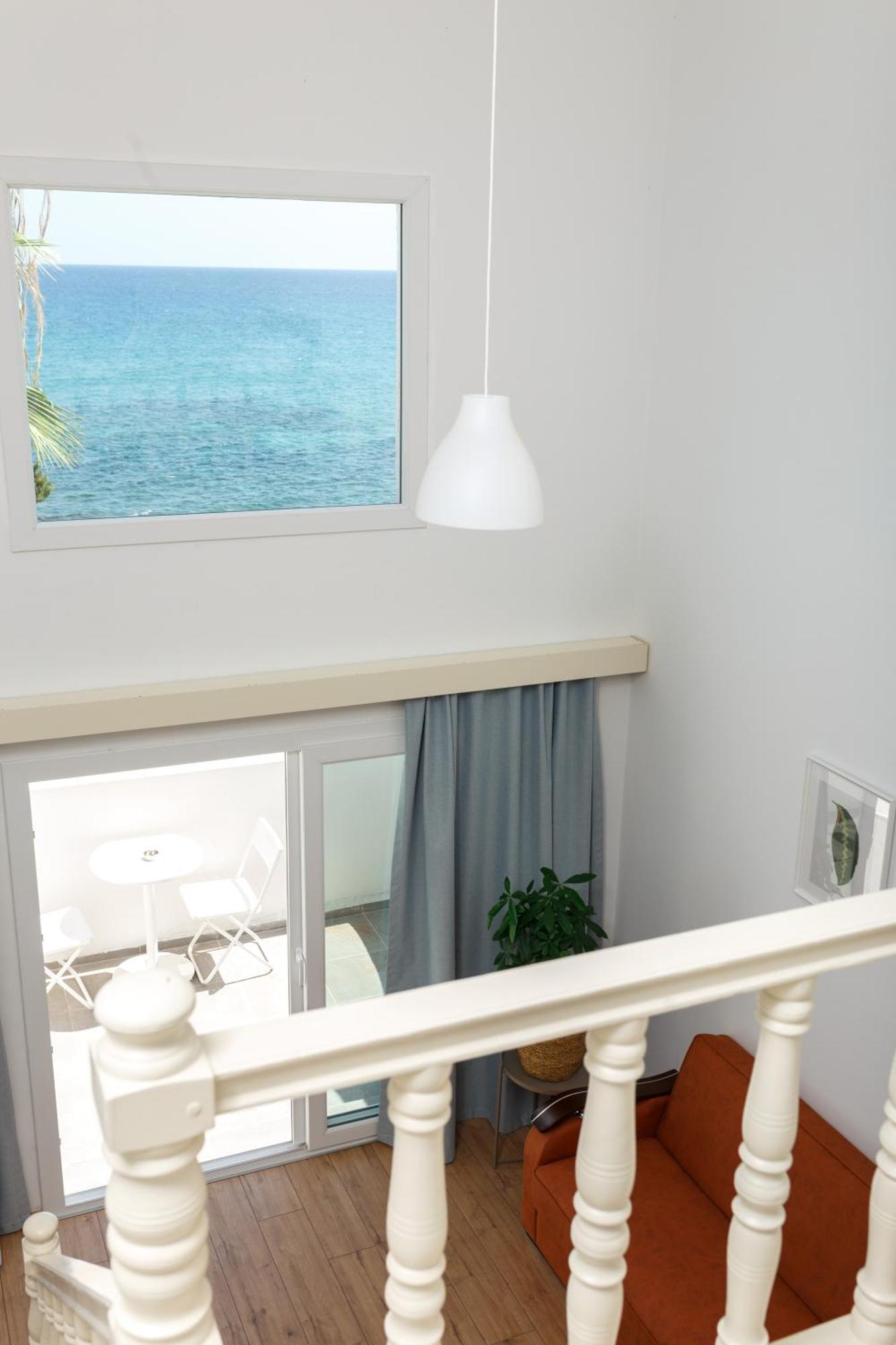Azure Bay Hotell Ayvaryara Exteriör bild