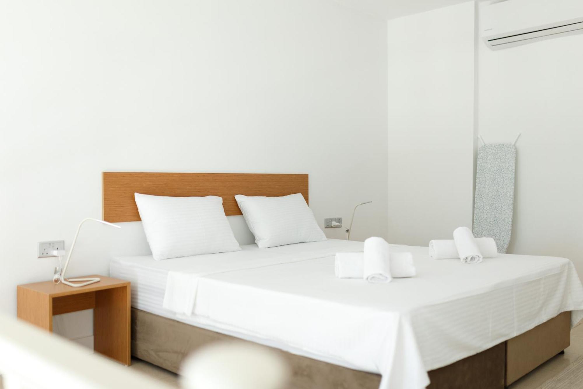 Azure Bay Hotell Ayvaryara Exteriör bild