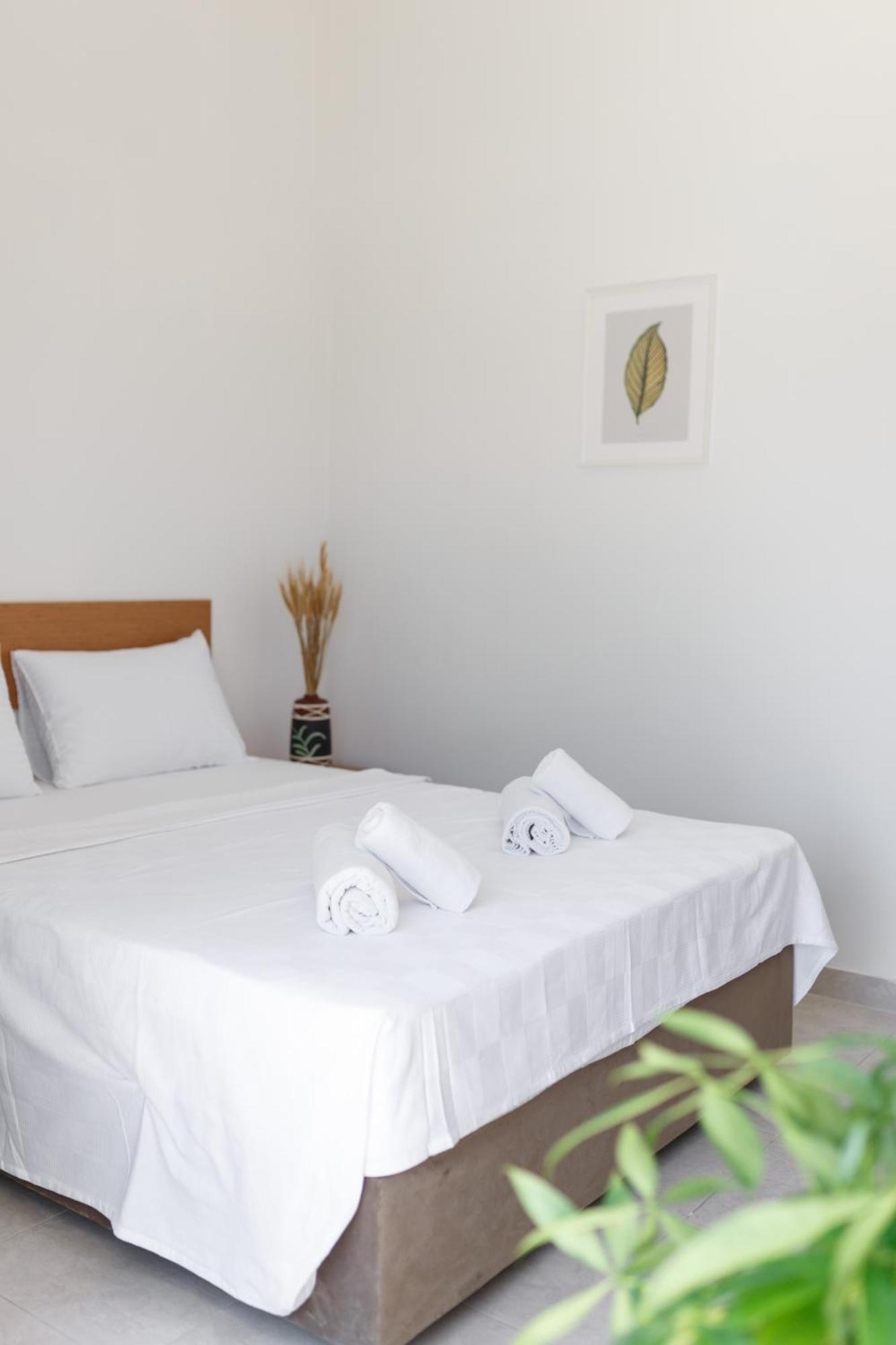 Azure Bay Hotell Ayvaryara Exteriör bild