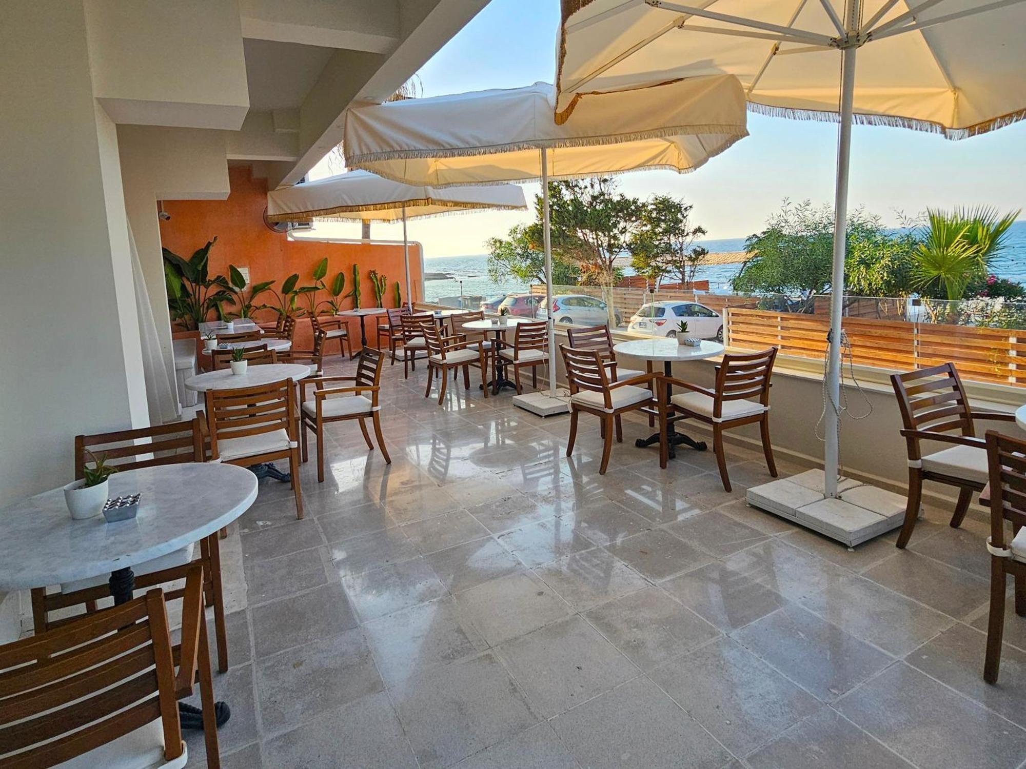 Azure Bay Hotell Ayvaryara Exteriör bild